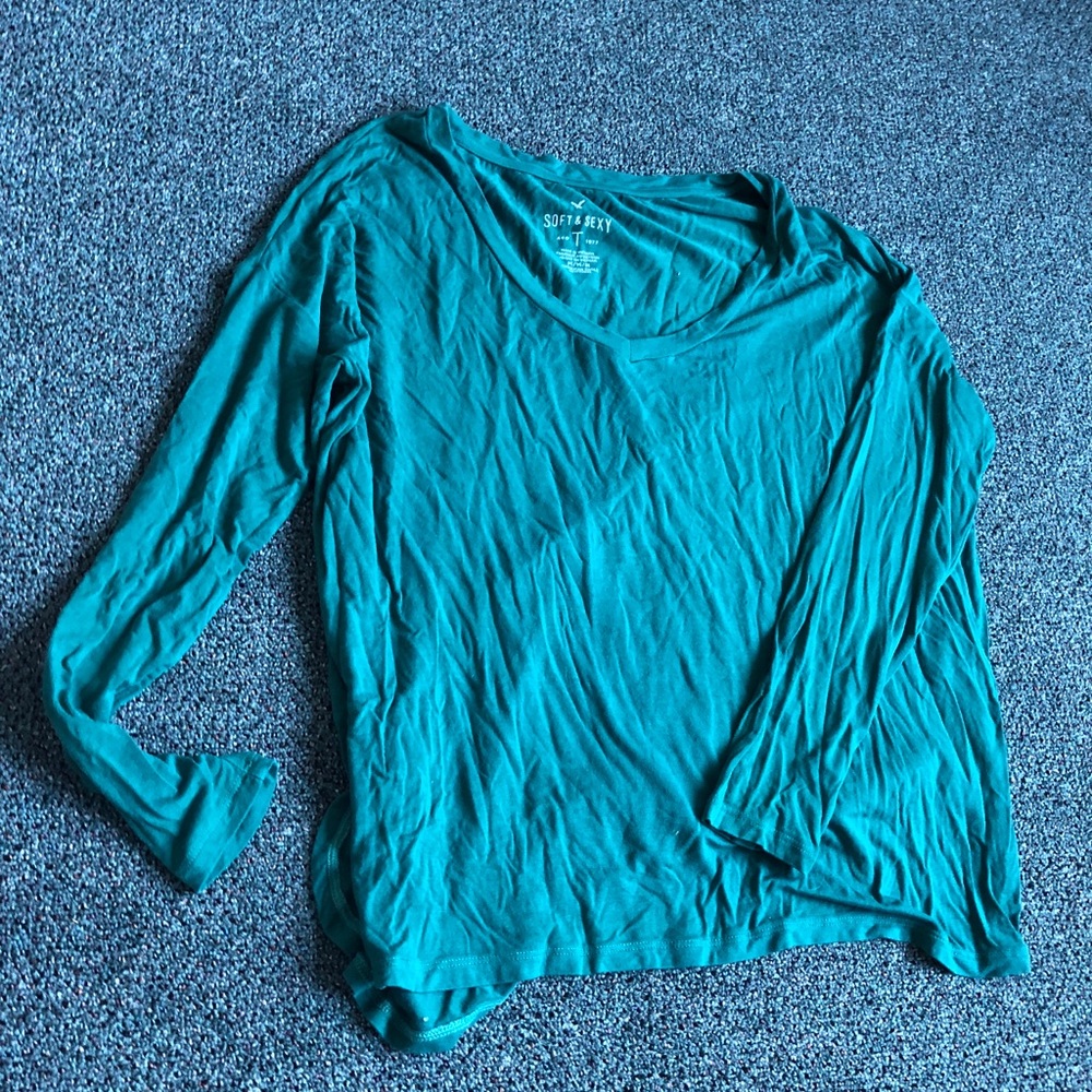 Long Sleeve vneck American Eagle top